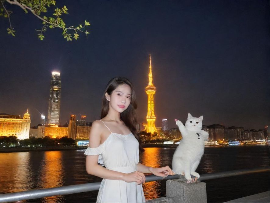 夜晚灯光下的休闲会所入口